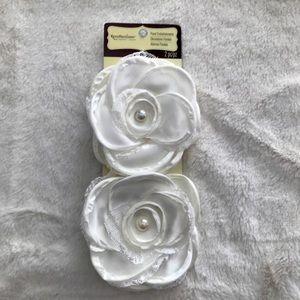 Recollections Scrapbooking Embellishments - 2 White Flowers